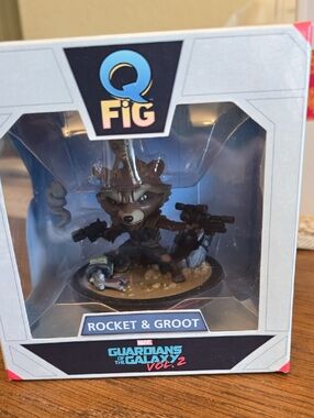 Rocket & Groot Guardians of the Galaxy Vol. 2 Collectible Figure - Brown
